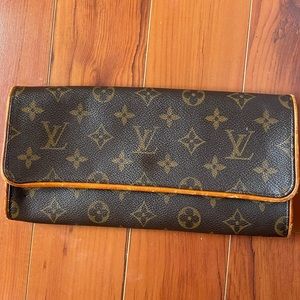 LOUIS VUITTON Monogram Flap Clutch
